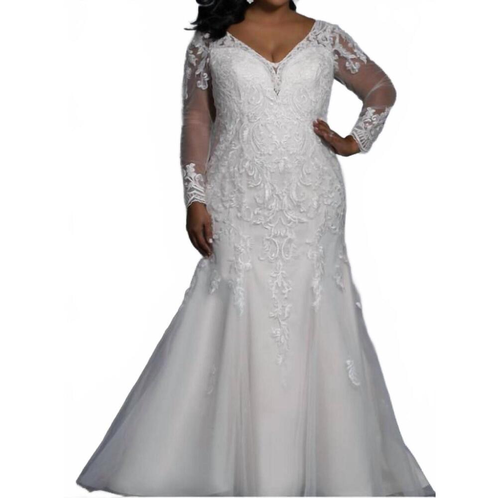 NEW SYDNEY'S CLOSET fit-and-flare lace bridal gown in ivory